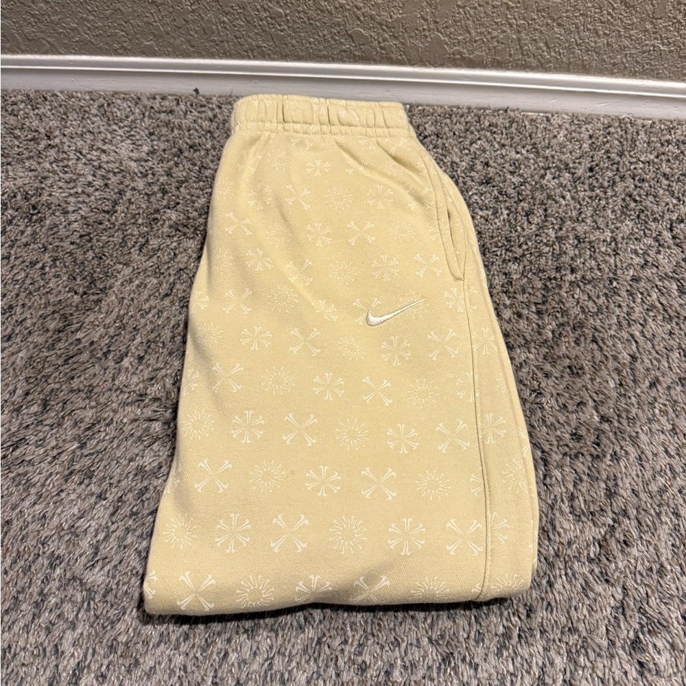 Nike Men’s Club Fleece Joggers - Picture 3 of 5